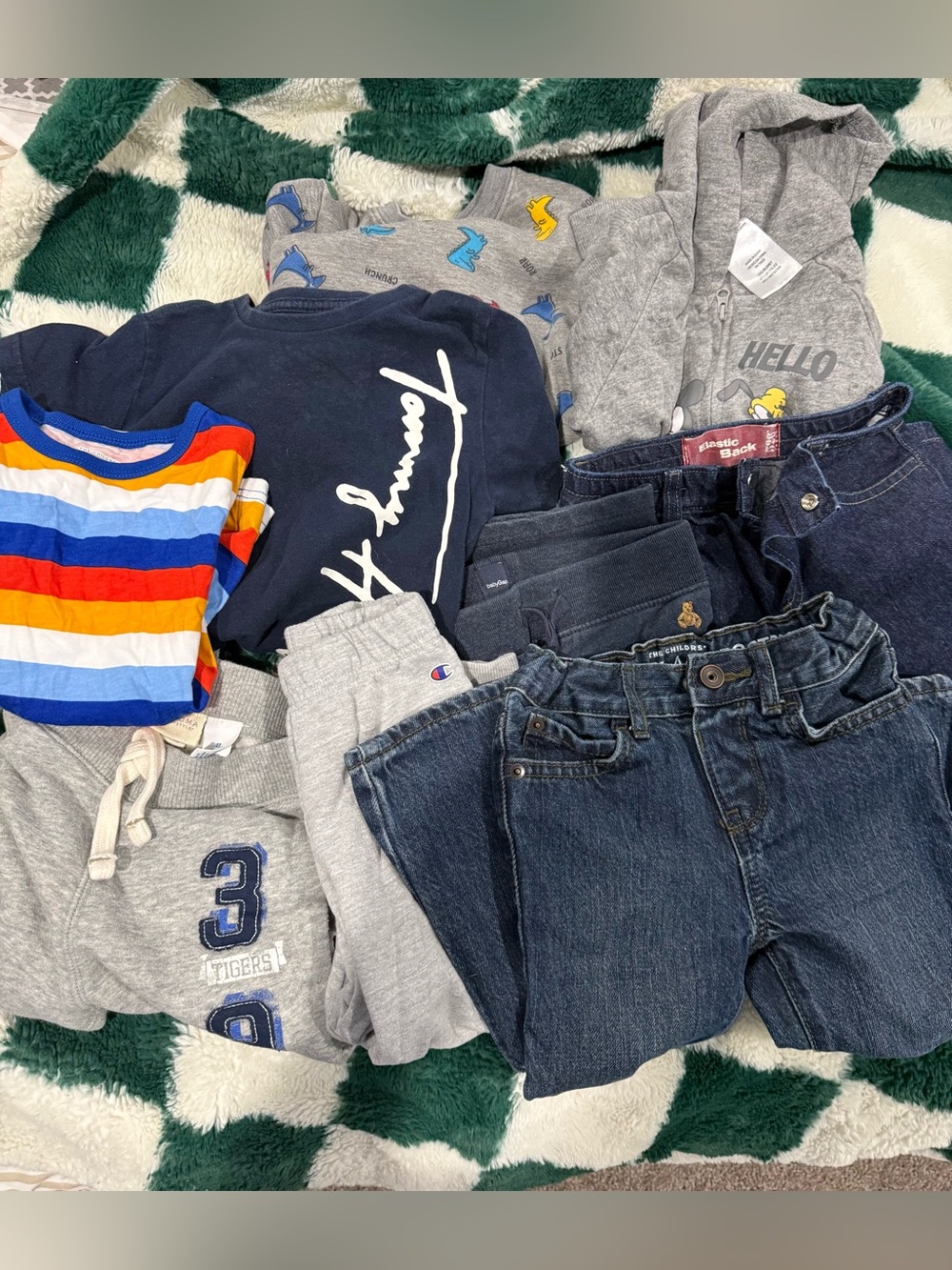 Boys 2T clothing bundle 9 pieces .